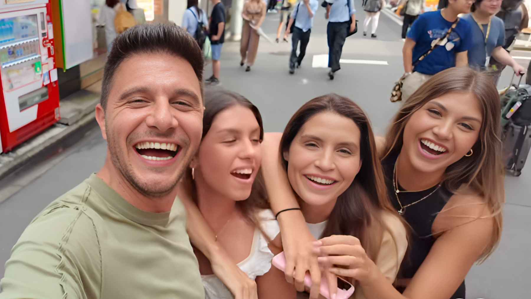 Joaquín Sánchez y su familia grabando su nuevo programa en Japón | @Joaquinarte