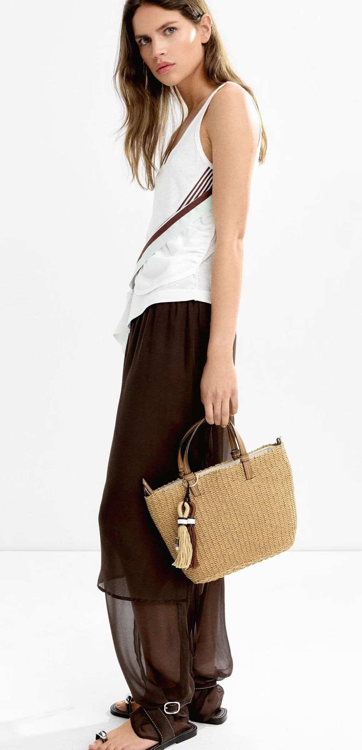 Parfois bolso de mano estilo tote convertible a bandolera efecto rafia con cierre de cremallera y colgante decorativo