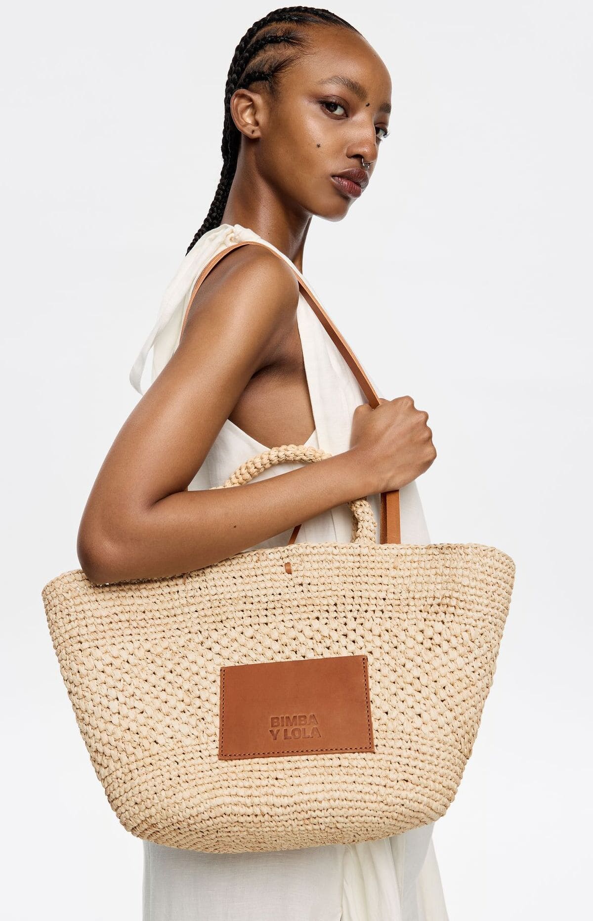 El bolso capazo grande en color natural de Bimba y Lola