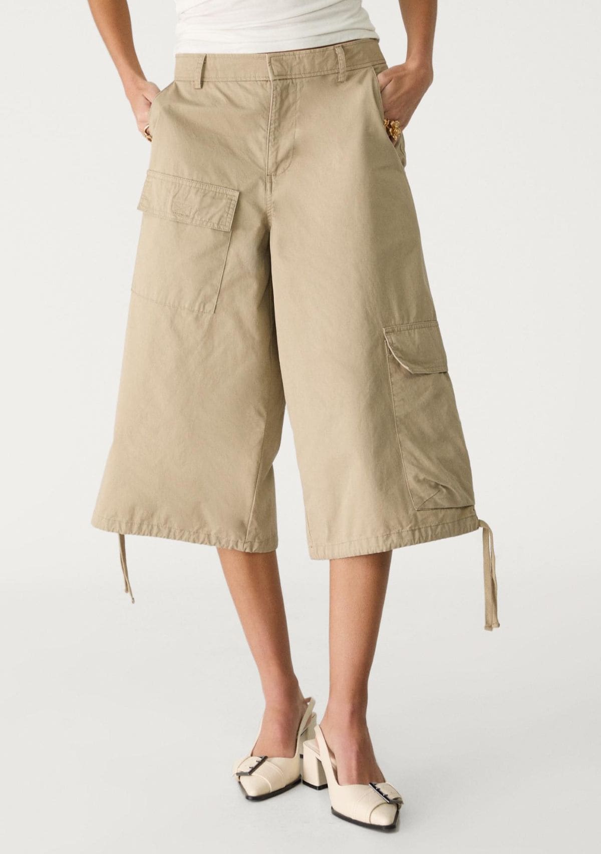 Bermuda oversize cargo de Stradivarius