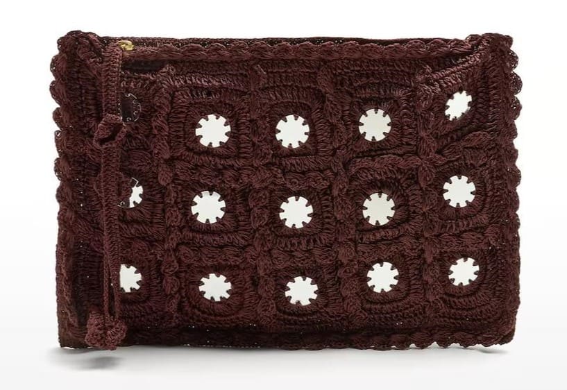 Bolso de fiesta de crochet con aplicaciones decorativas y cierre de cremallera