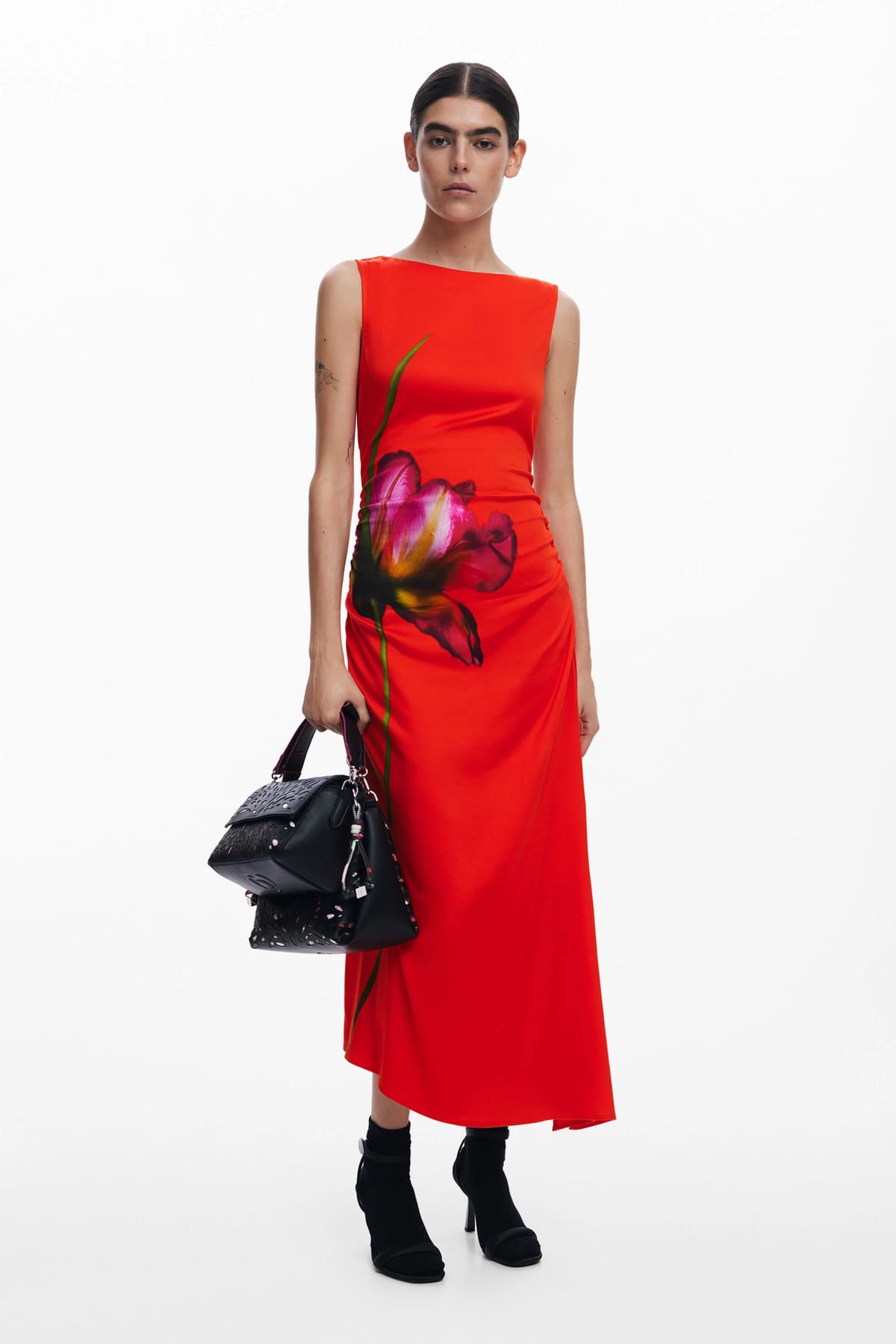 Vestido asimétrico con detalle estampado de orquídea