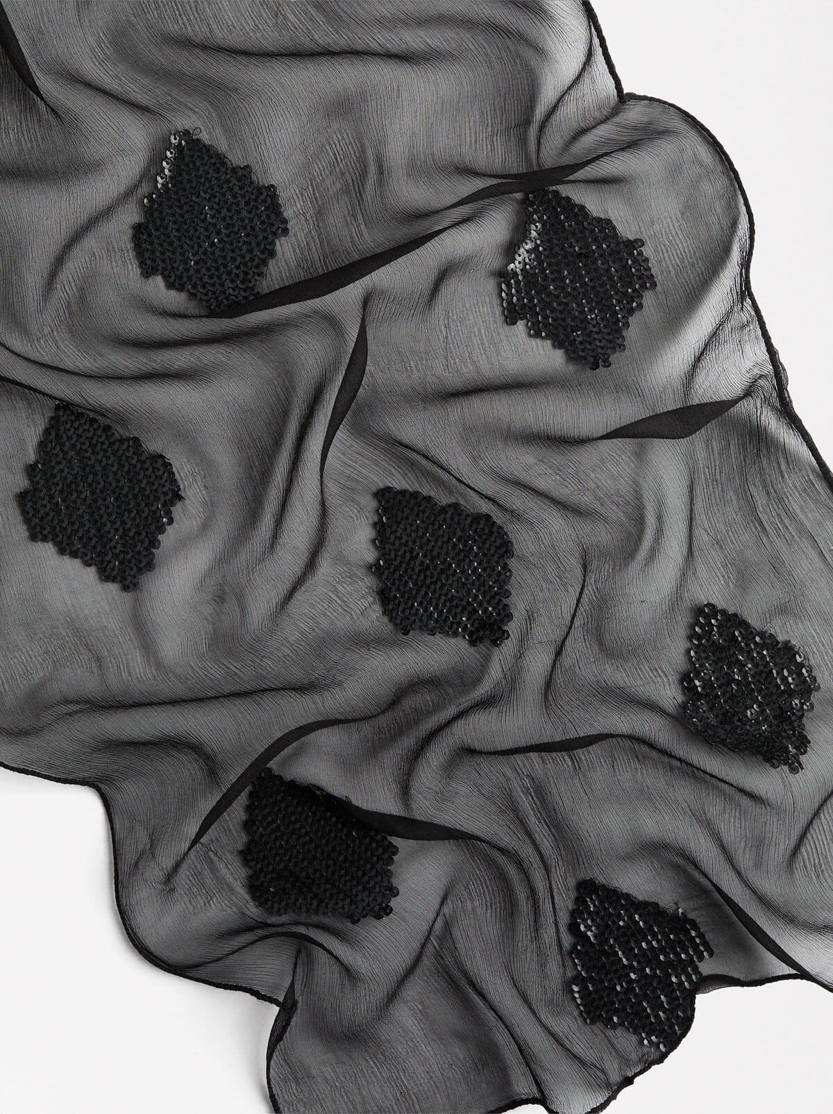 El pañuelo de ceremonia con lentejuelas de Parfois