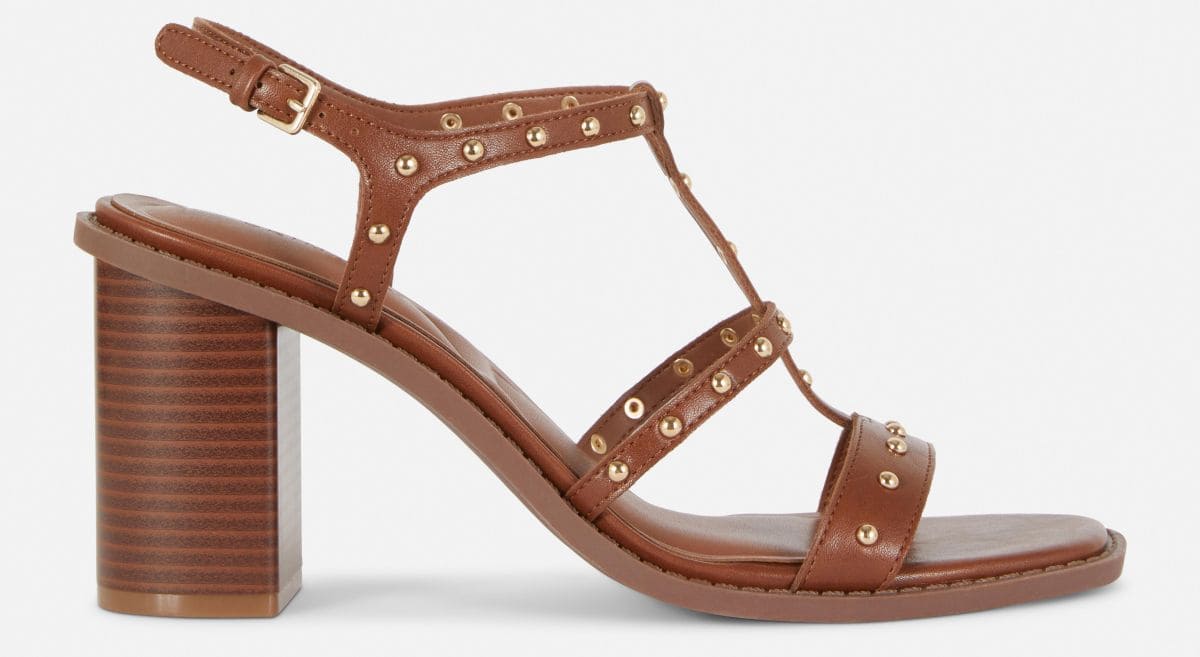 Sandalias de tiras con tachuelas de Primark