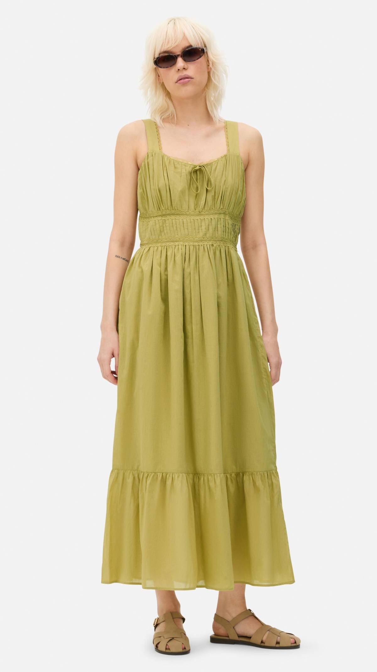 Vestido midi con estampado floral de Primark