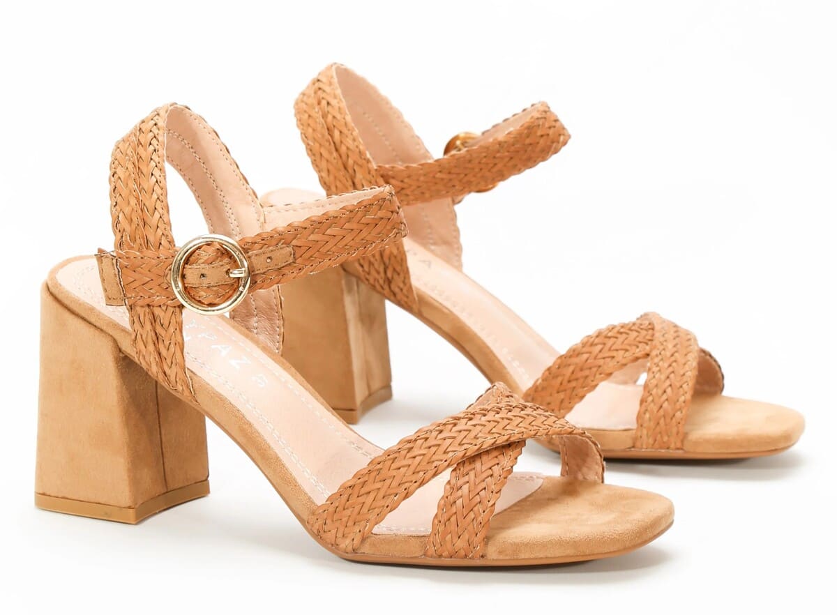 Sandalias de tacón con tiras trenzadas