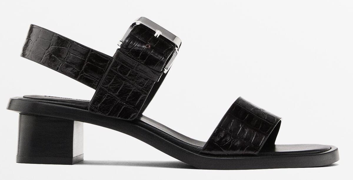 Sandalia de tacón grabado y diseño exterior efecto coco