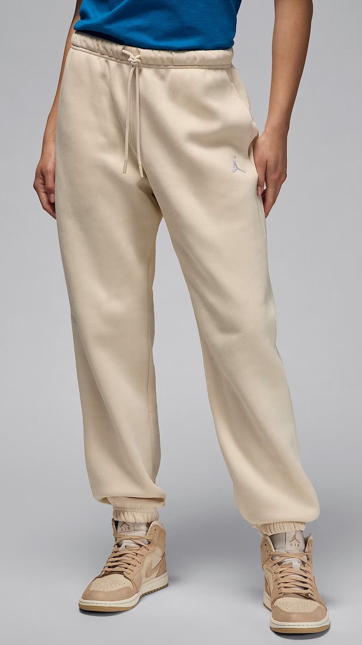 El pantalón largo Jordan Brooklyn Fleece en color beige de Nike