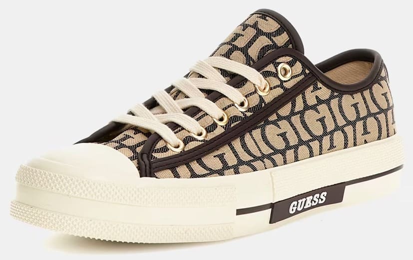 Las zapatillas de lona modelo Carey bajas de Guess en El Corte Inglés