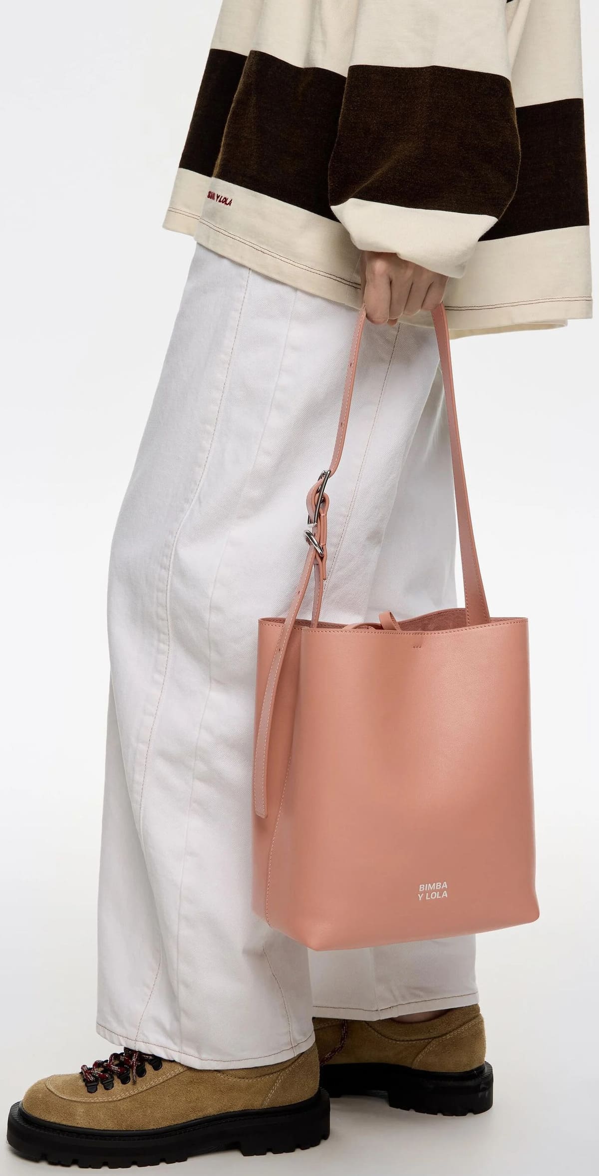 El nuevo bolso Carlino mediano de piel en color rosa de Bimba y Lola