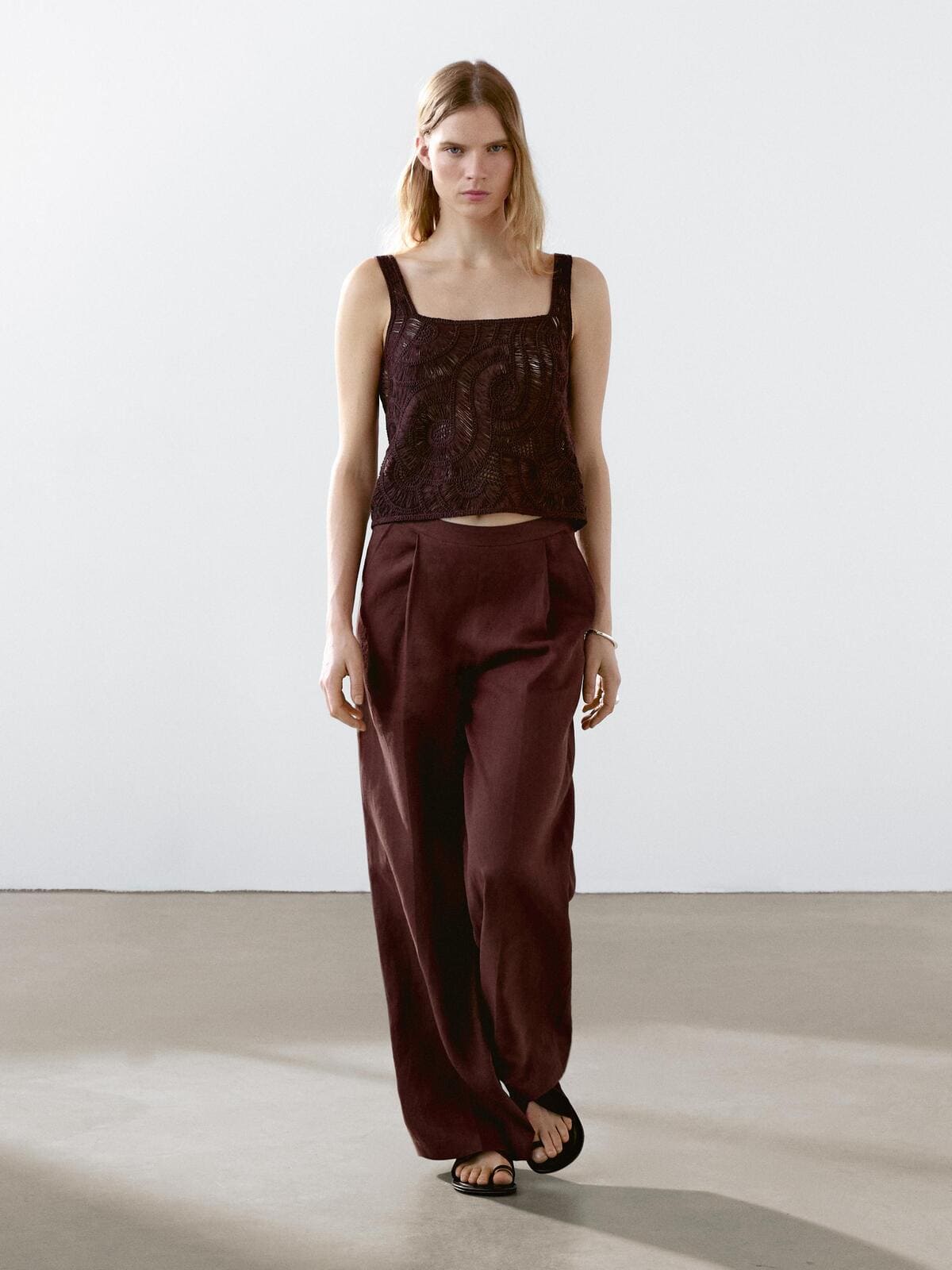 Pantalón fluido con pinzas de lino