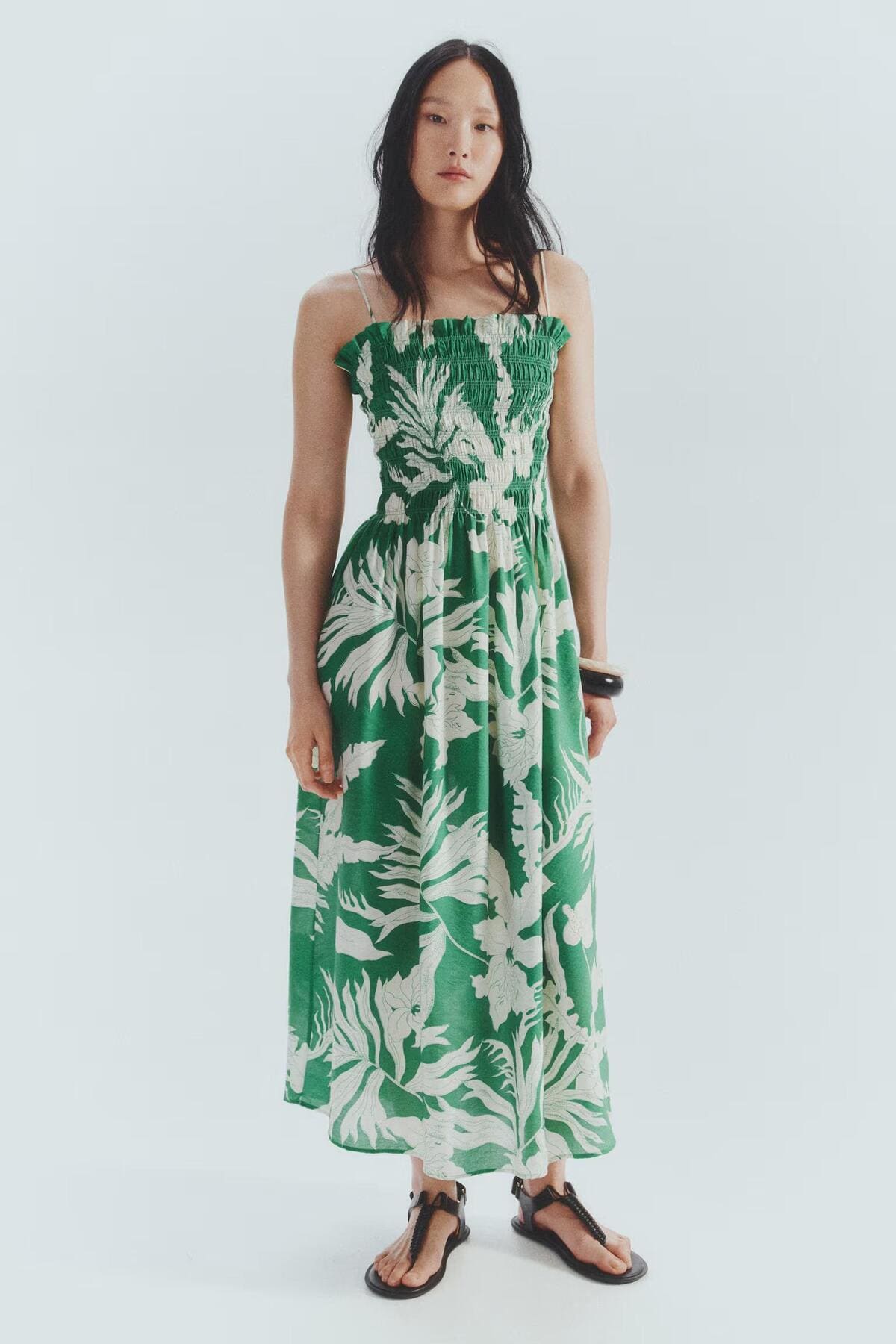 Vestido de tirantes con cuerpo nido de abeja