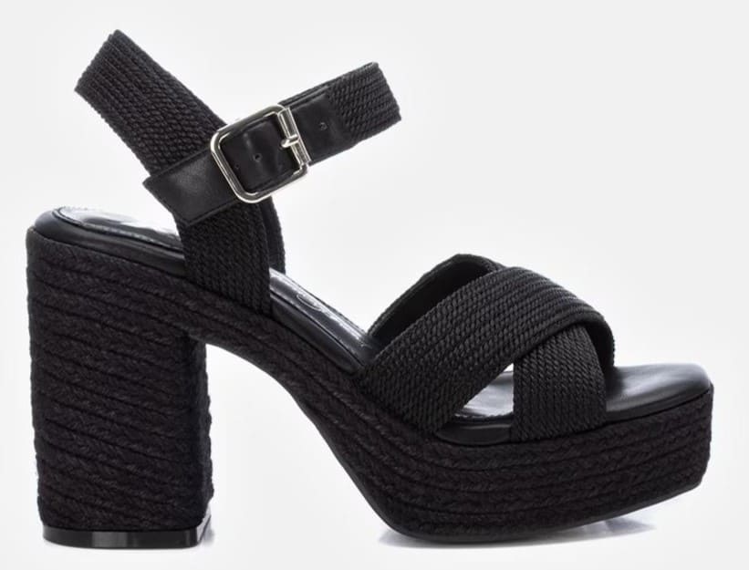 Sandalias de tacón con cierre de hebilla