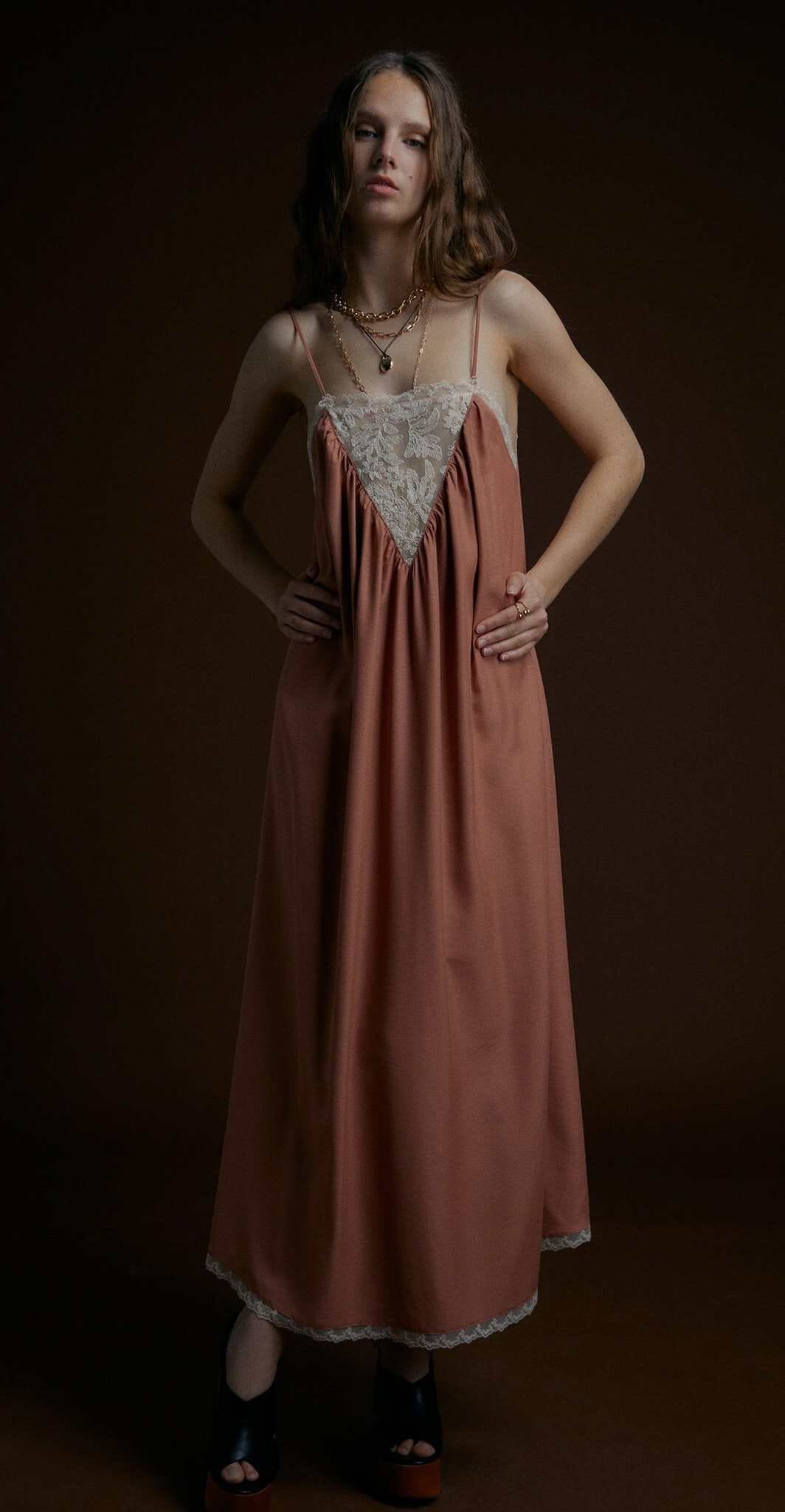 Vestido lencero de Sfera