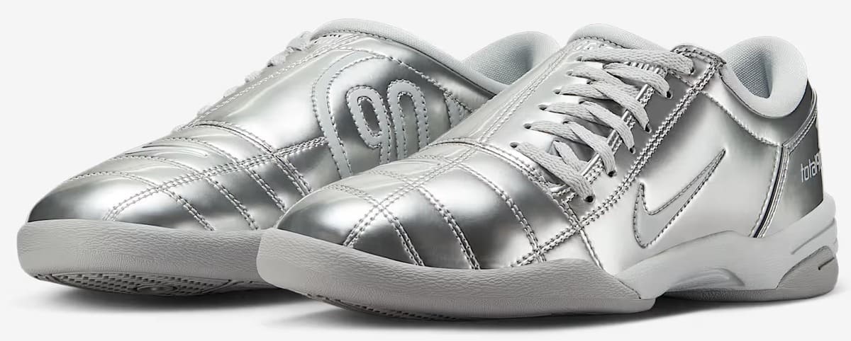 Las nuevas zapatillas de mujer Nike Total 90 en color plateado