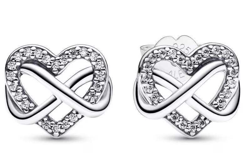 Pendientes de botón con forma de corazón e infinito brillante