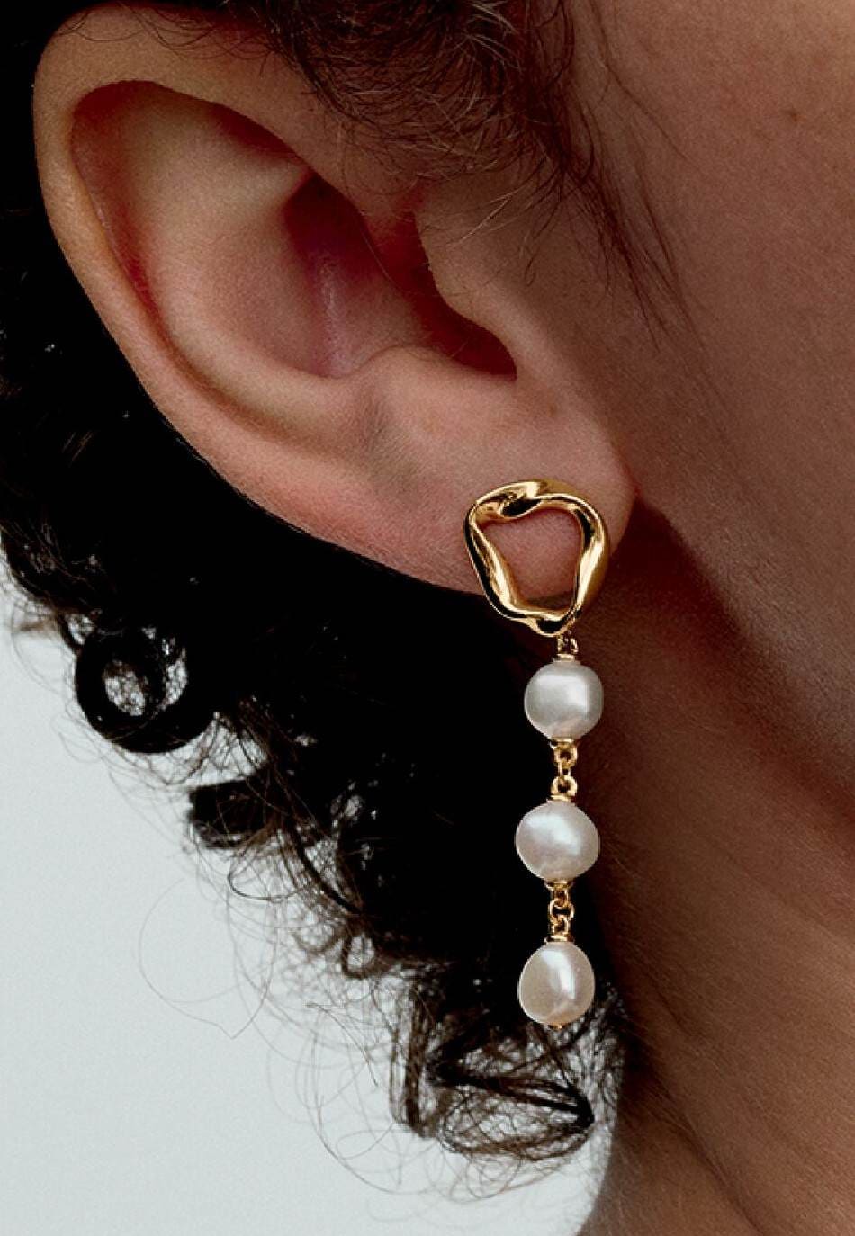 Pendientes Colgantes Círculo Forma Orgánica y Perlas Cultivadas de Agua Dulce Barroca de Pandora