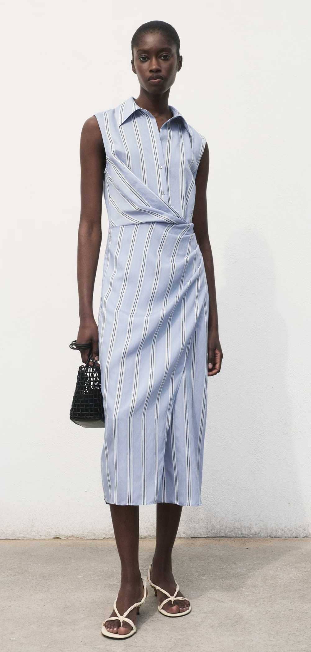 Vestido camisero drapeado de Mango