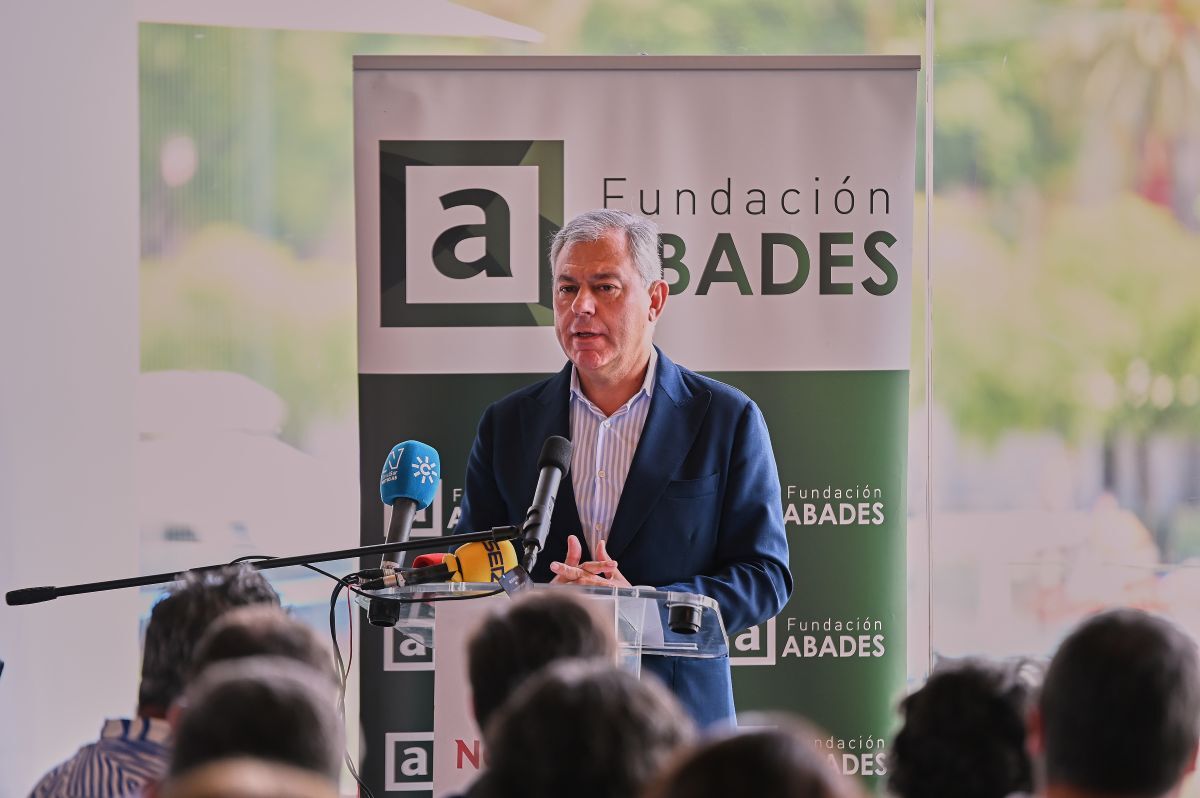 José Luis Sanz en la presentación del cartel de la Velá de Santa Ana 2025 | Salvador López Medina para El MIRA