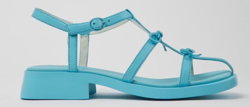 Sandalias de piel, Dana