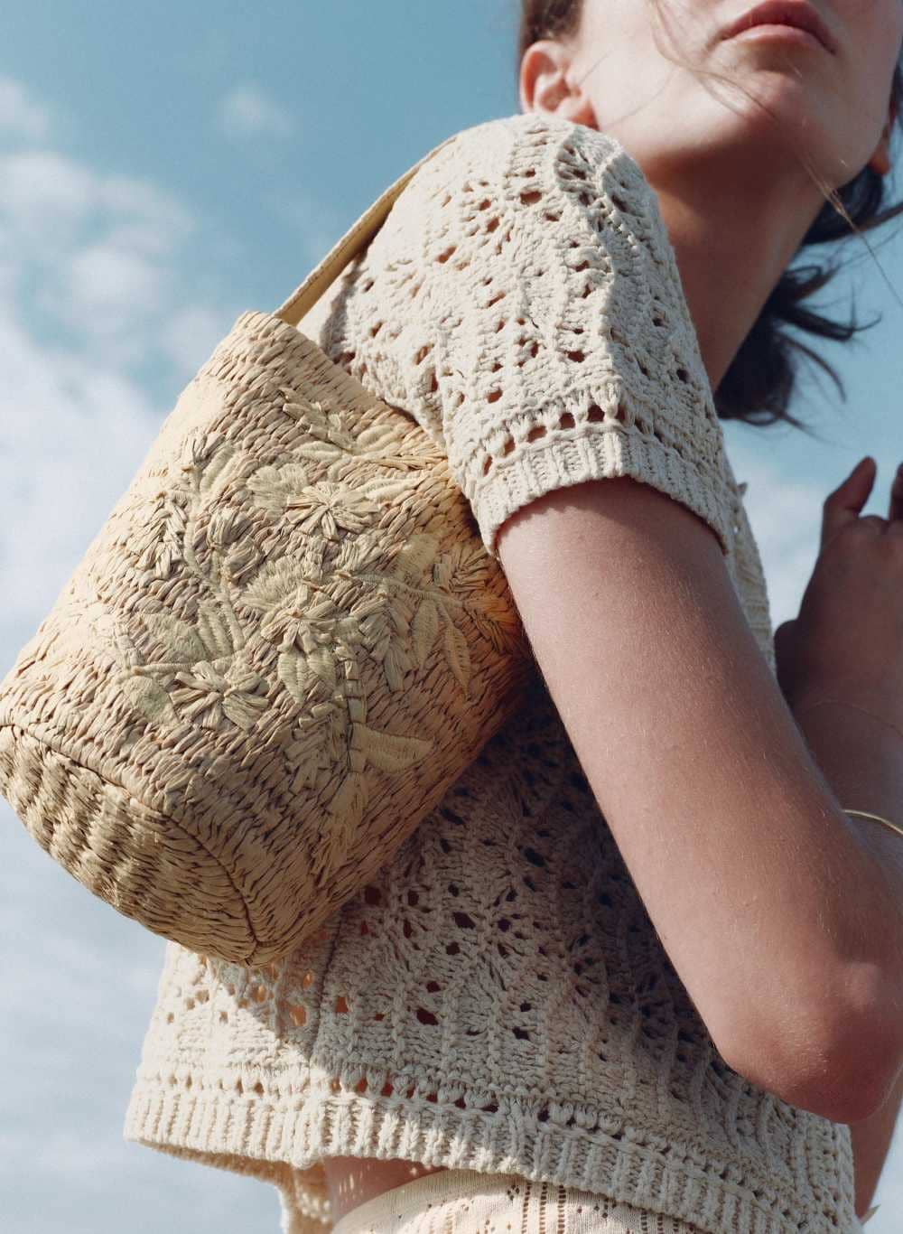 Cesta trenzada dibujos de Zara