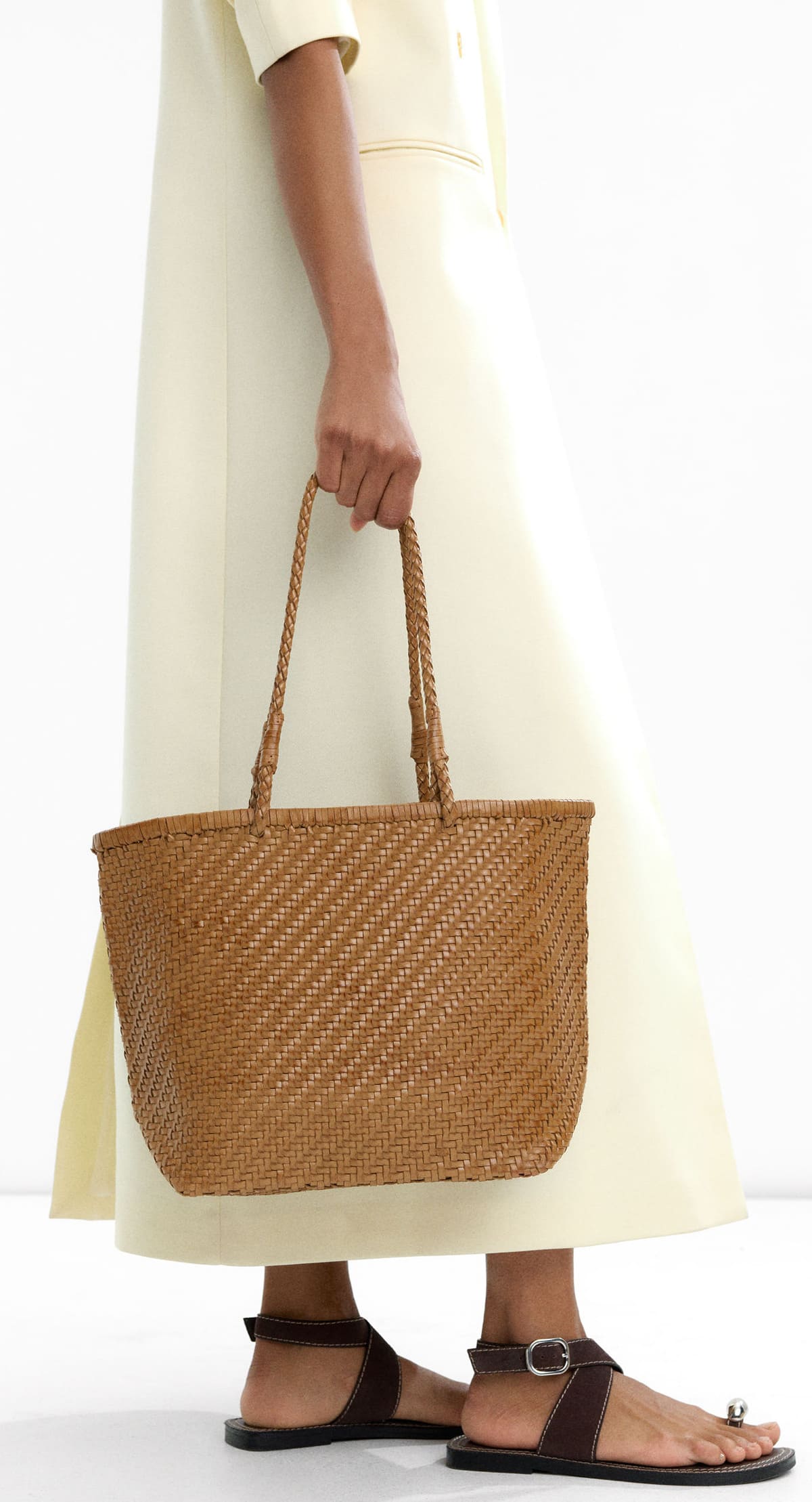 El bolso shopper de piel en color marrón camel de Parfois