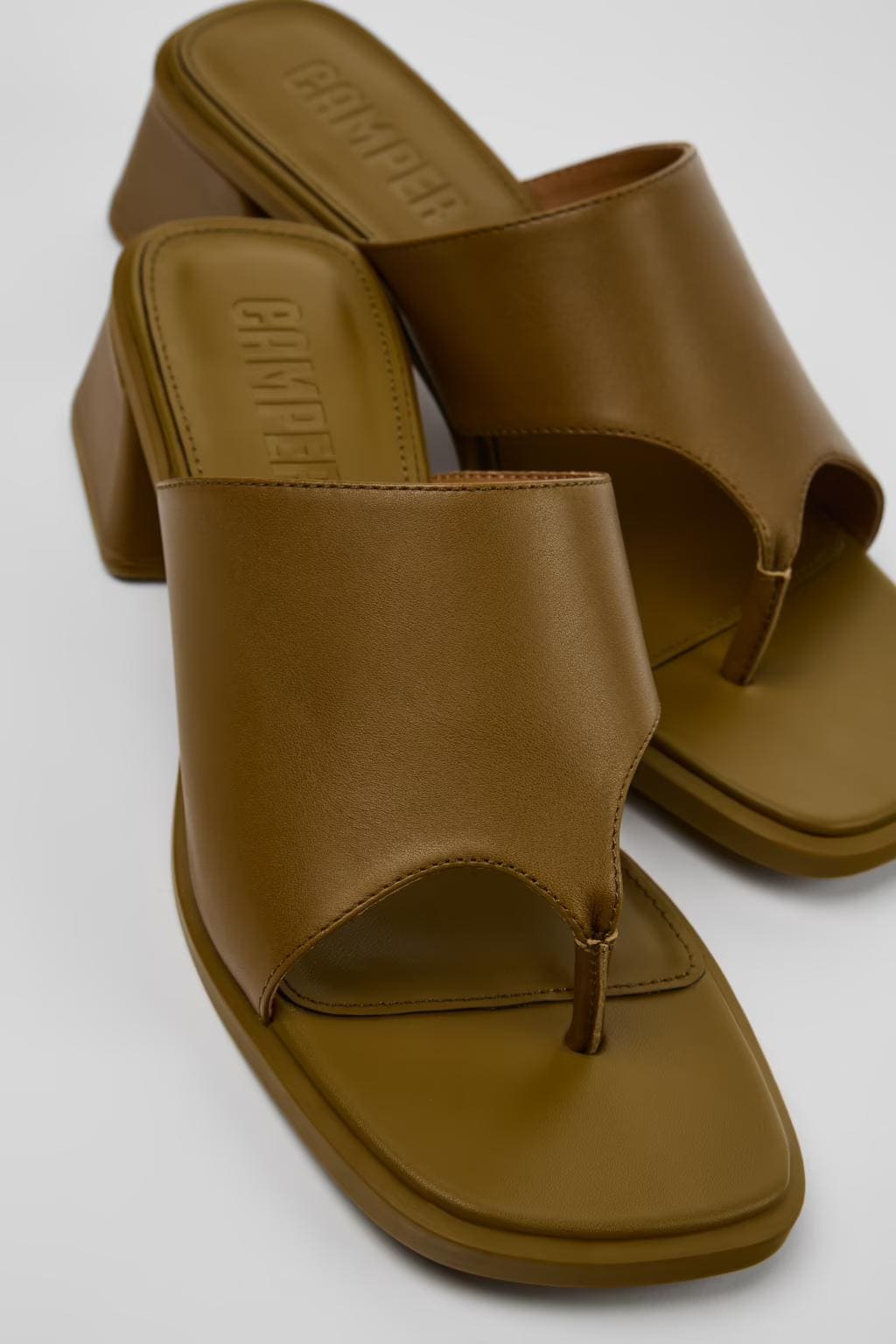 Sandalias de piel mule, Kora Sandal