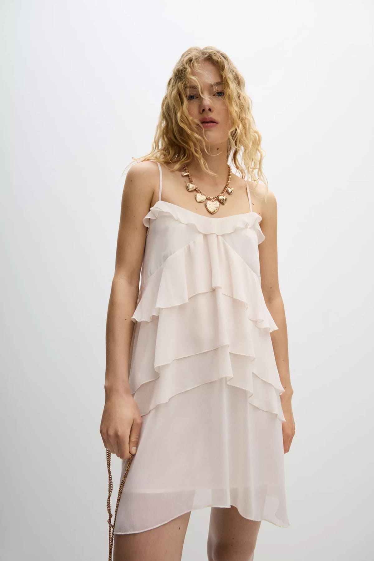 Vestido corto don detalle de volantes