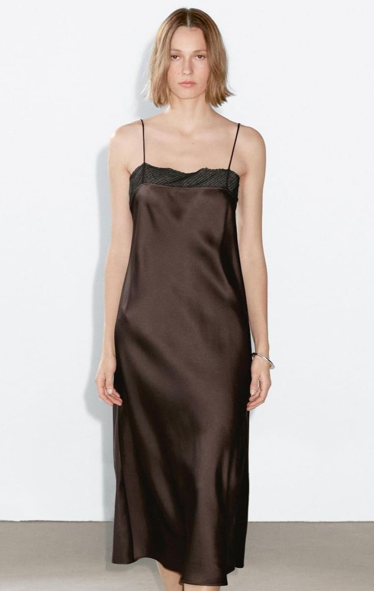 Vestido midi fluido detalle encaje