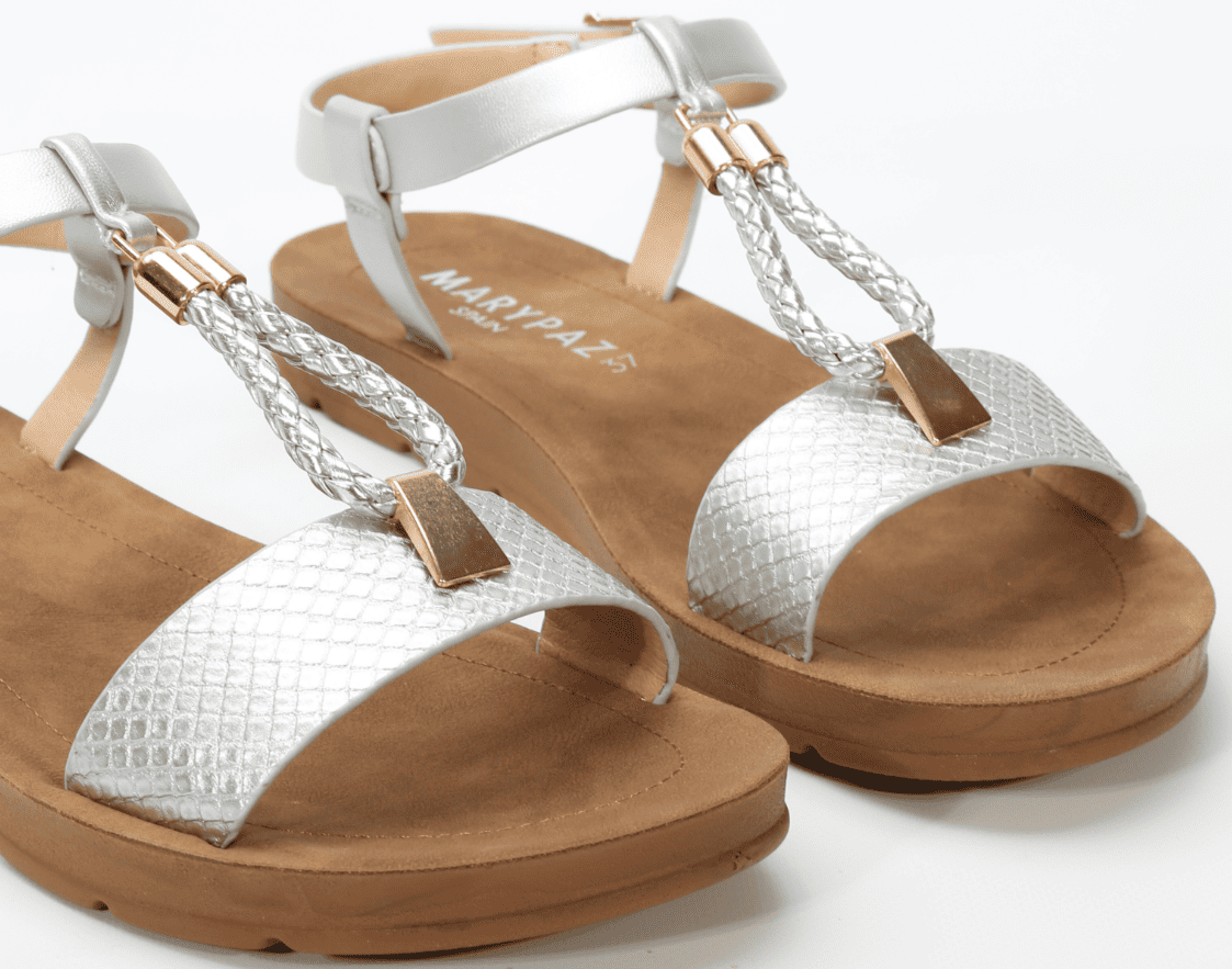 Sandalias planas adorno metálico