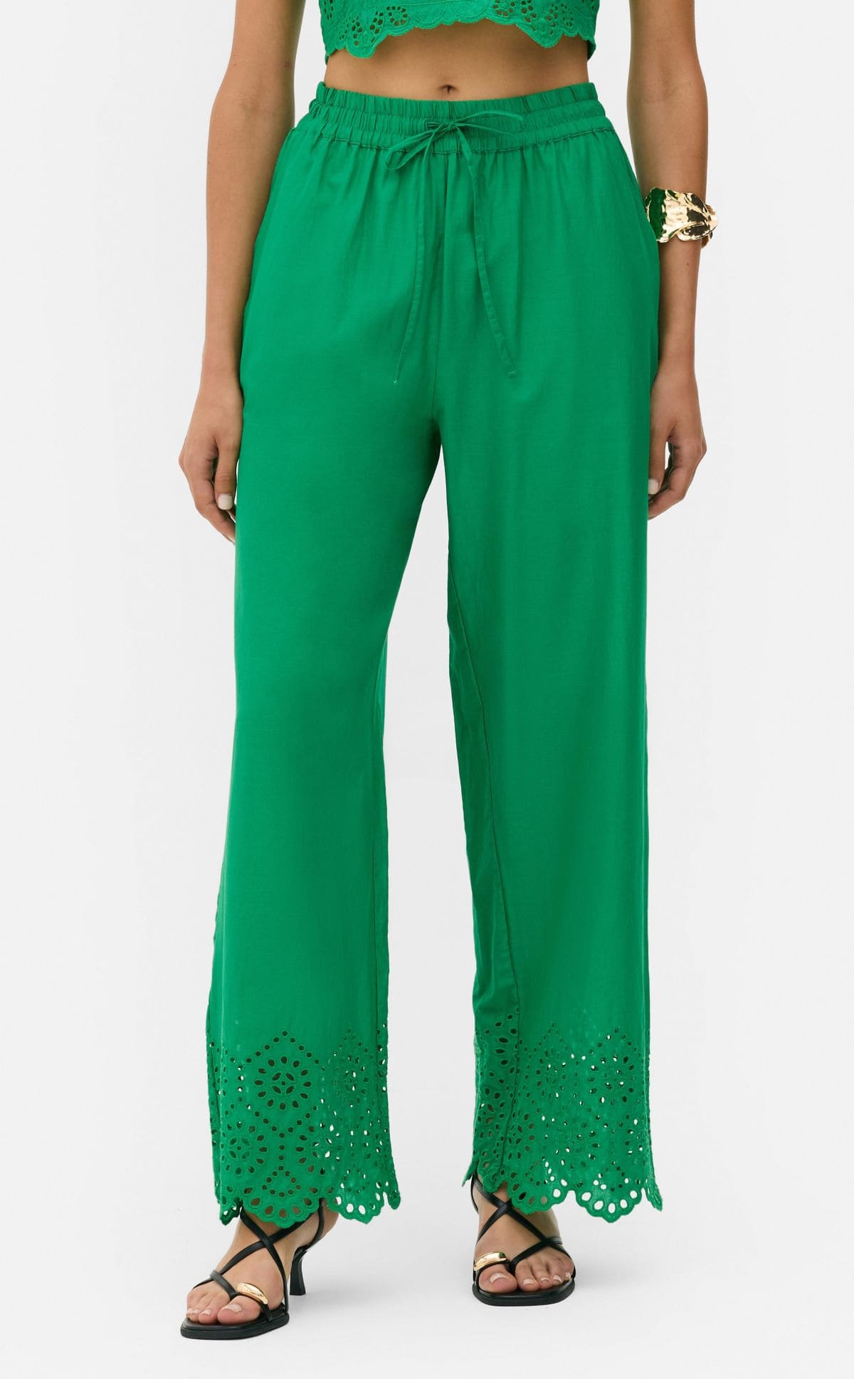 Pantalones con cordón de ajuste y detalle troquelado de Primark