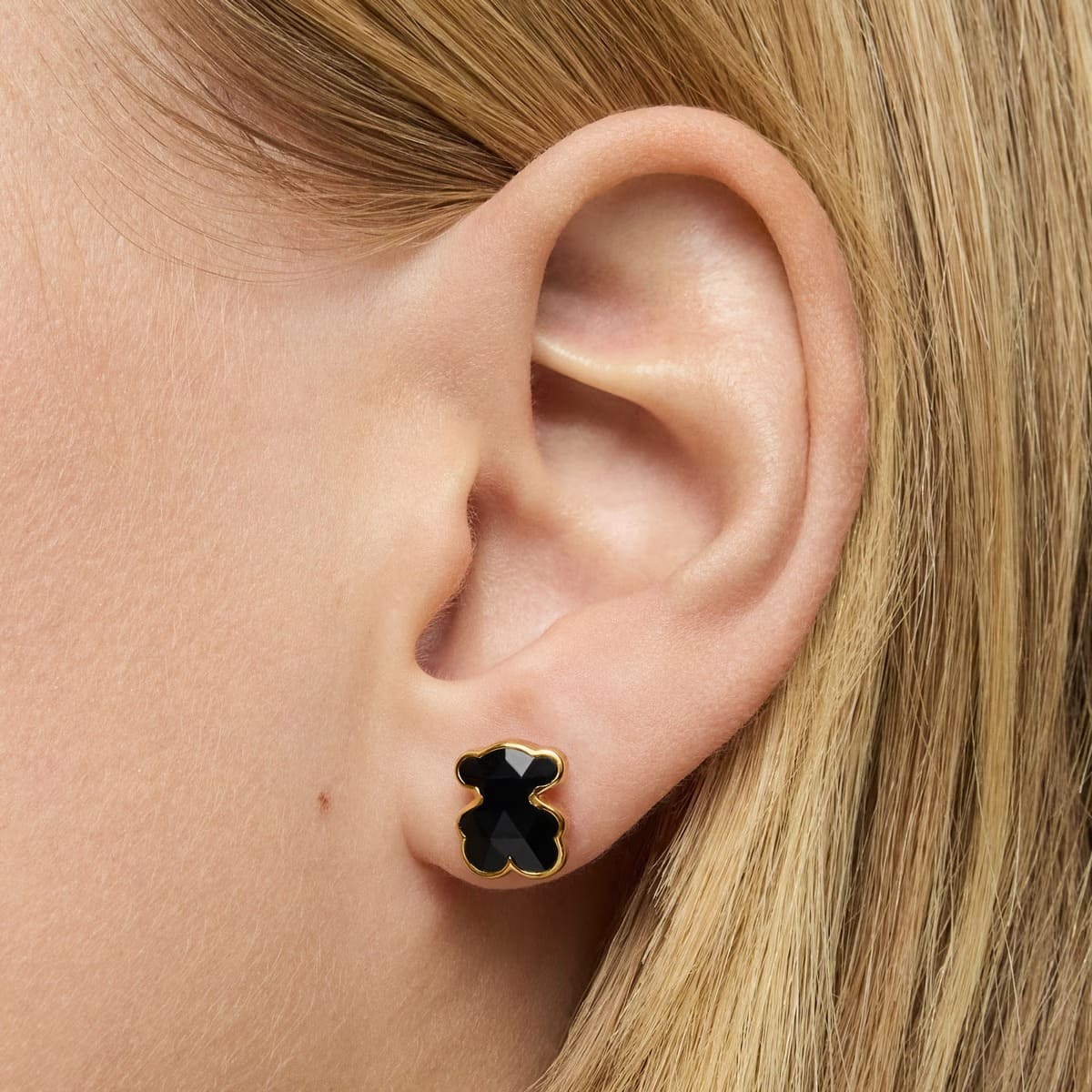 Los pendientes oso con baño de oro de 18 kt sobre plata y ónix Icon Color de Tous