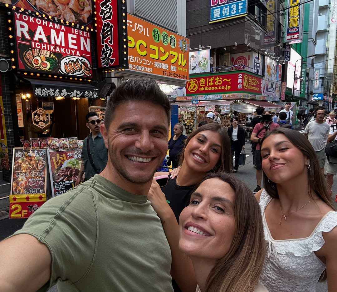 Joaquín Sánchez junto a Susana Saborido y sus hijas en Japón | @joaquinarte