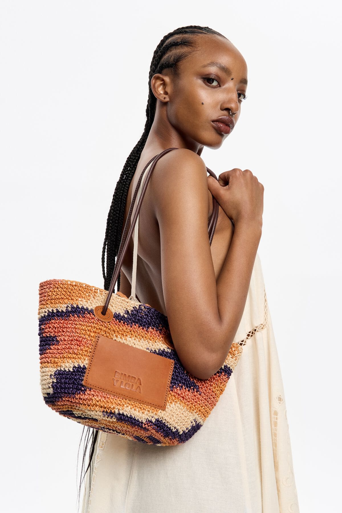 El bolso capazo mediano en color púrpura de Bimba y Lola