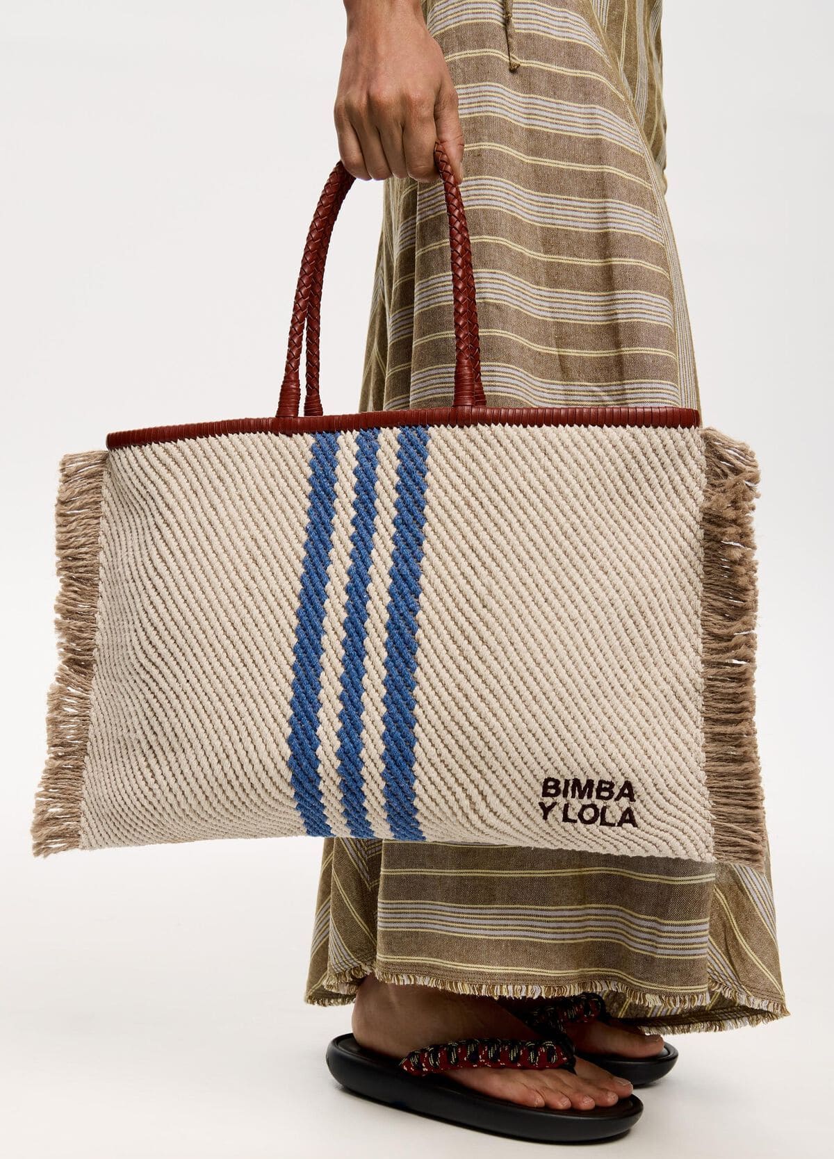 El bolso shopper grande en color crudo de Bimba y Lola