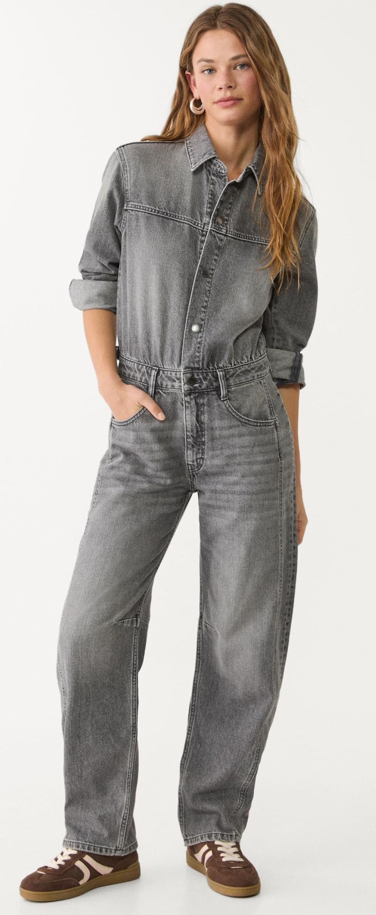 Mono denim largo de Stradivarius