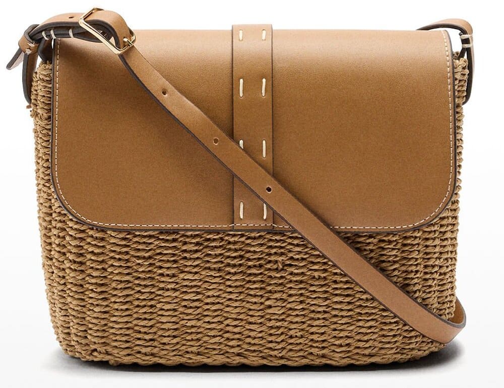 El bolso bandolera efecto rafia en color natural de Parfois