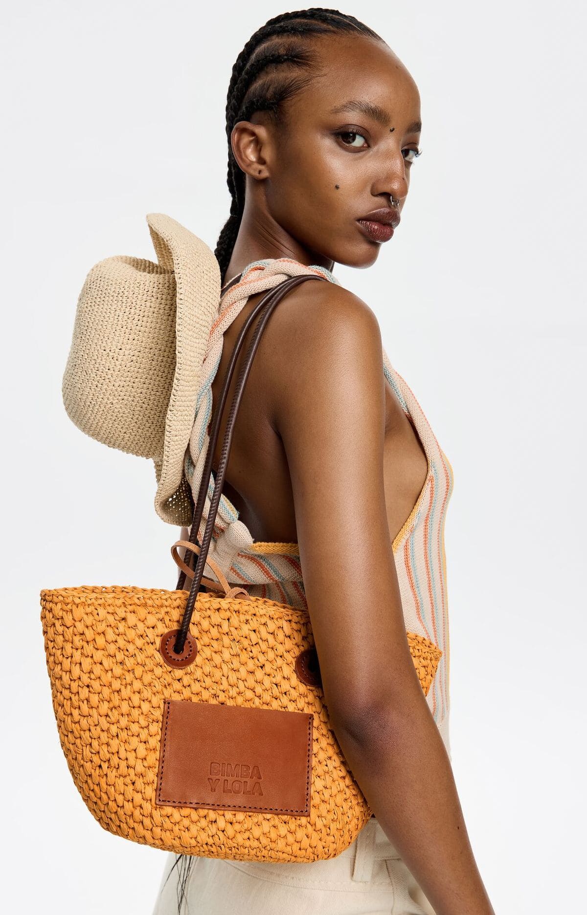 El bolso capazo mediano en color mandarina de Bimba y Lola