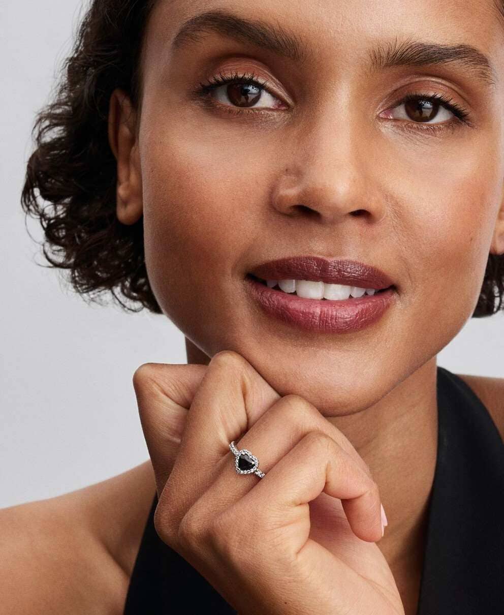 Anillo Corazón Negro Elevado de Pandora