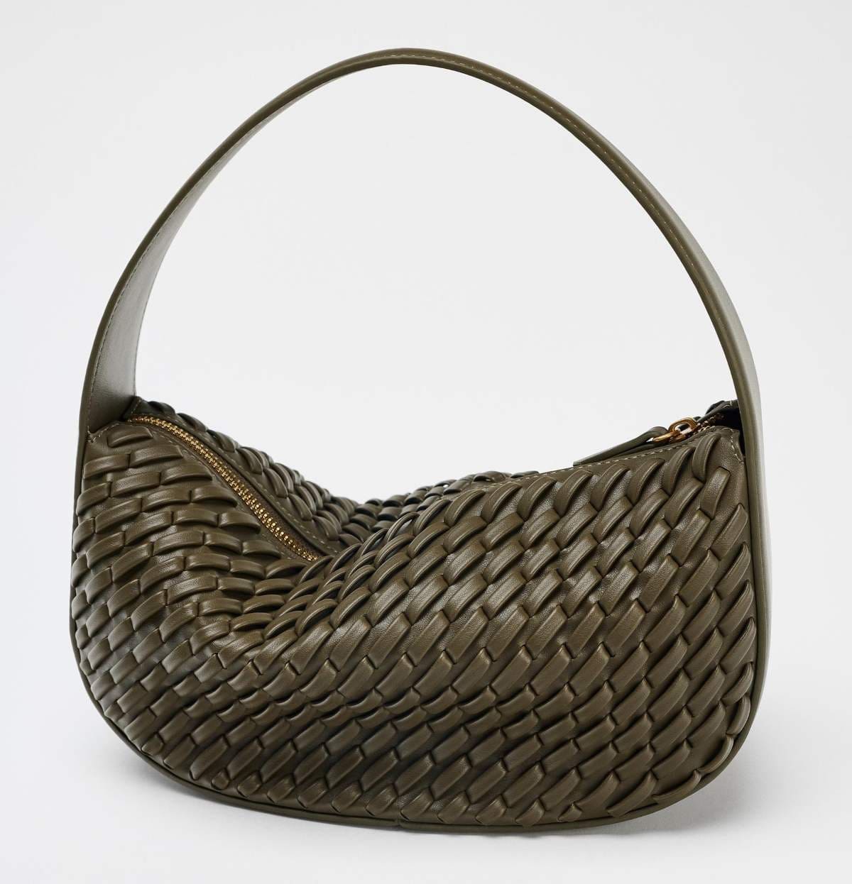 Bolso de mano efecto trenzado de Zara