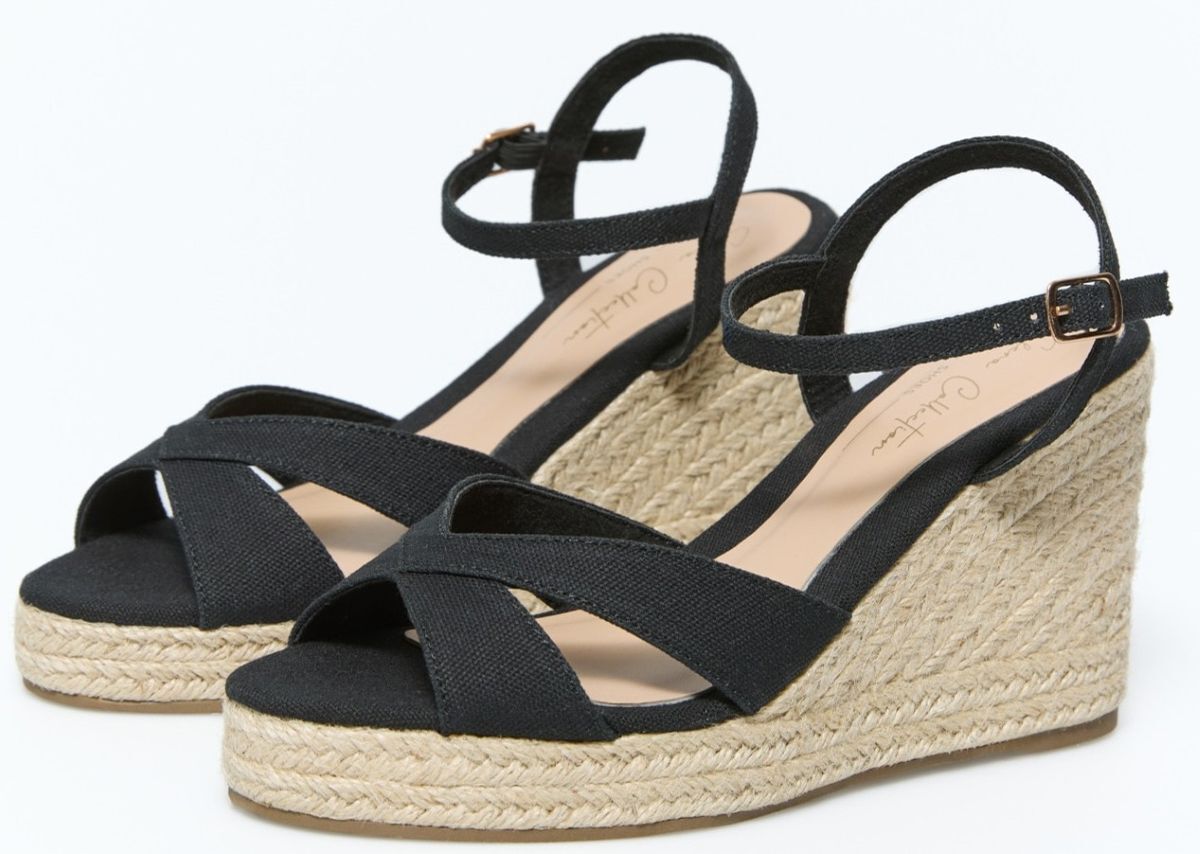 Sandalia esparteña básica con puntera cruzada de Sfera