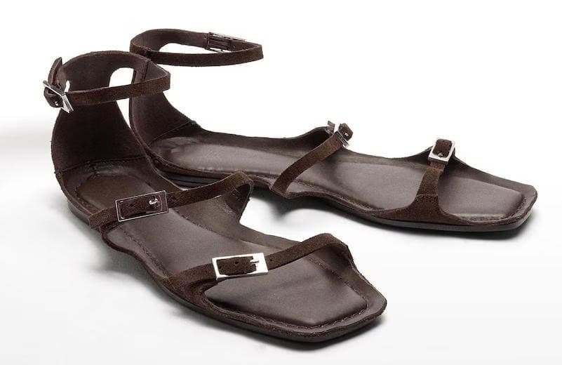 Sandalias planas de piel con tiras de hebilla en liso, Parfois