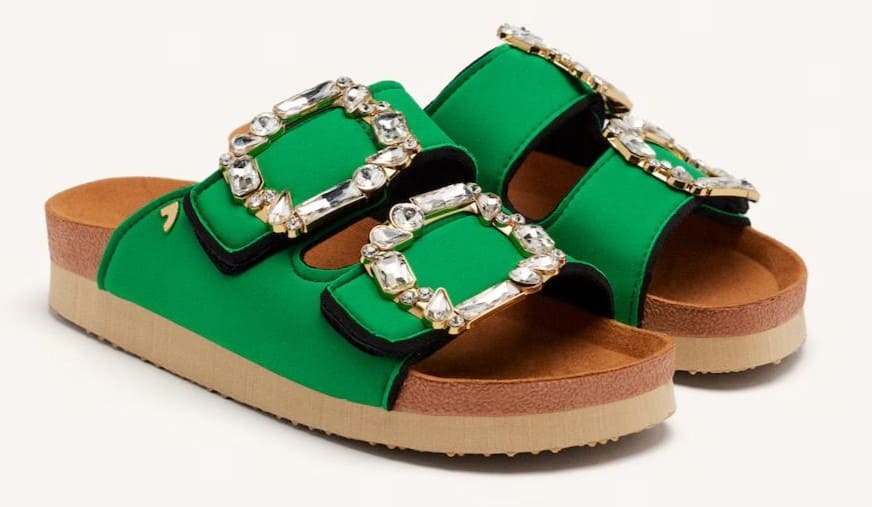 Sandalias planas tipo bio con adorno de joya, Gioseppo