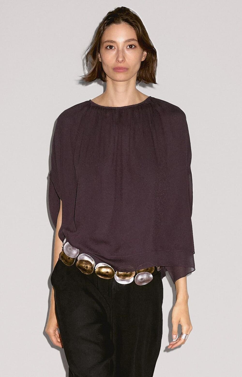 Blusa tipo capa doble y corta