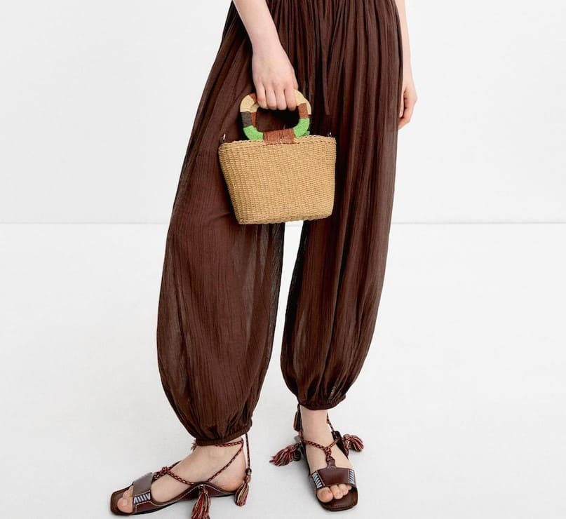 Bolso de mano estilo tote con asa rígida y cierre de cremallera