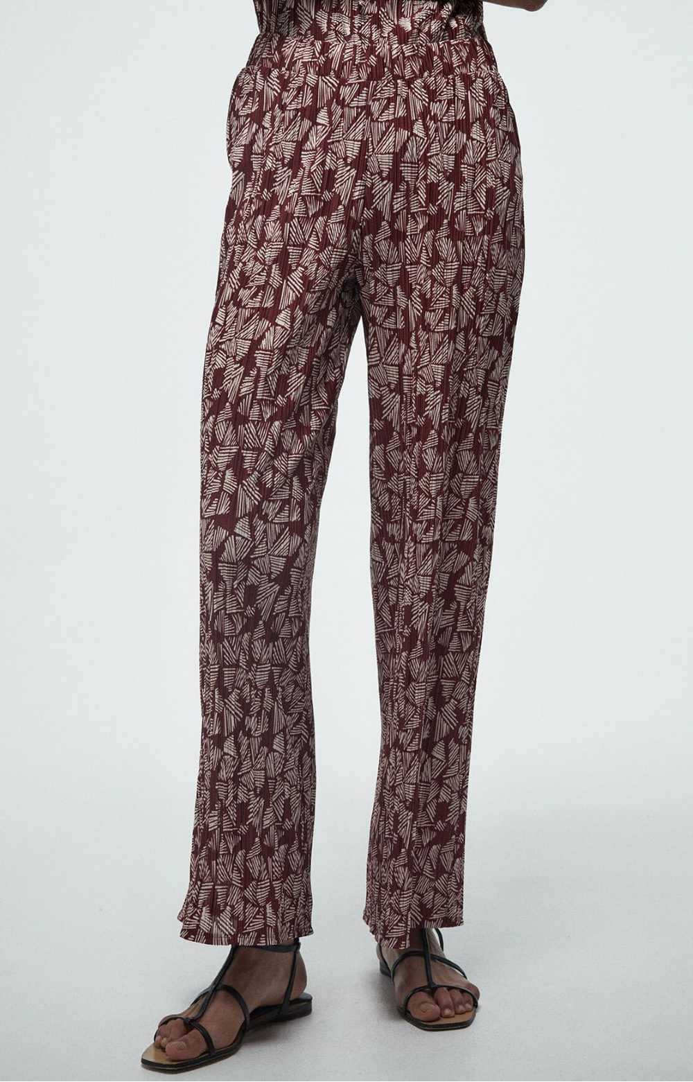 Pantalón plisado estampado de Sfera