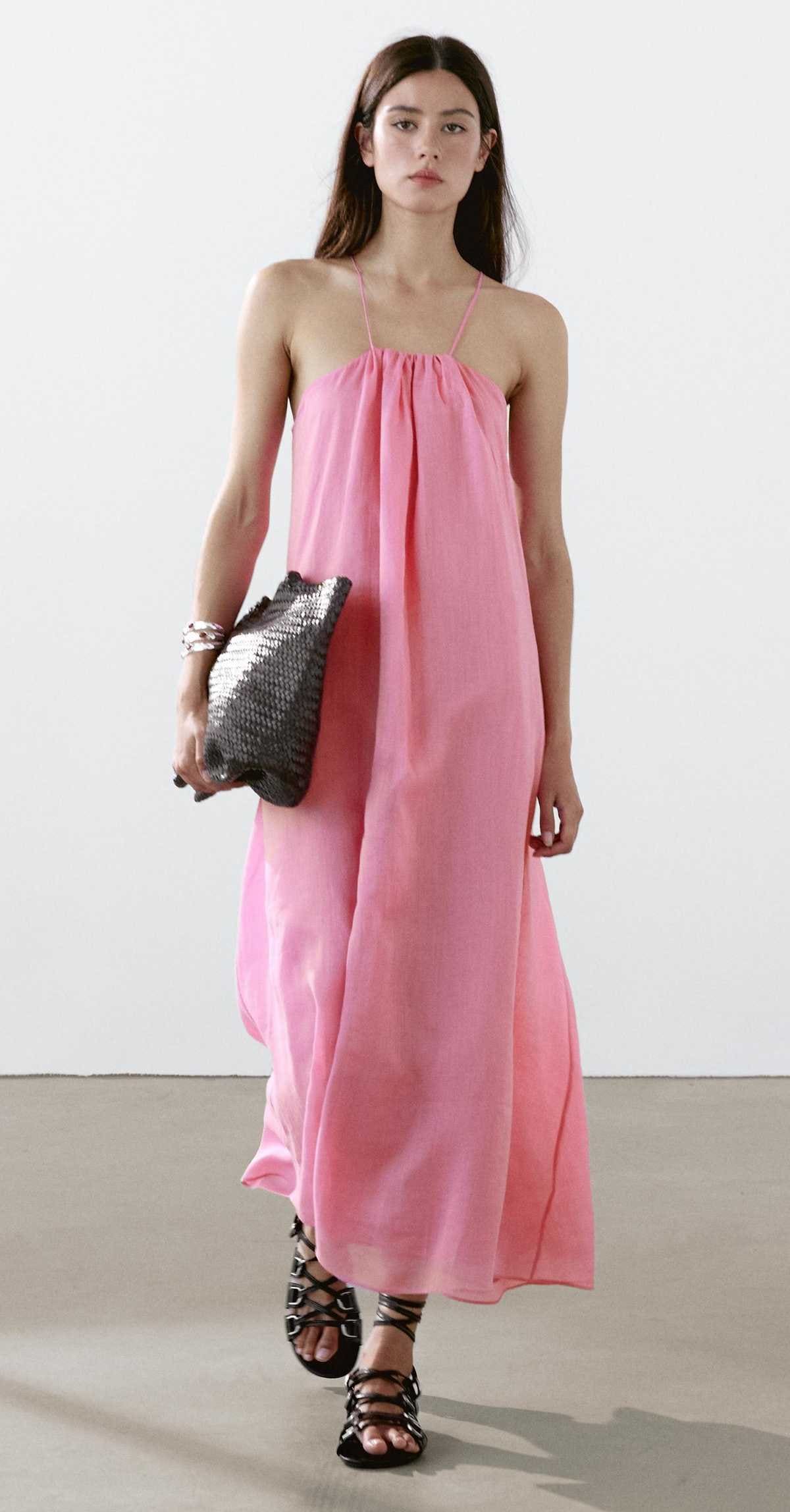 Vestido largo cuello halter fruncido de Massimo Dutti