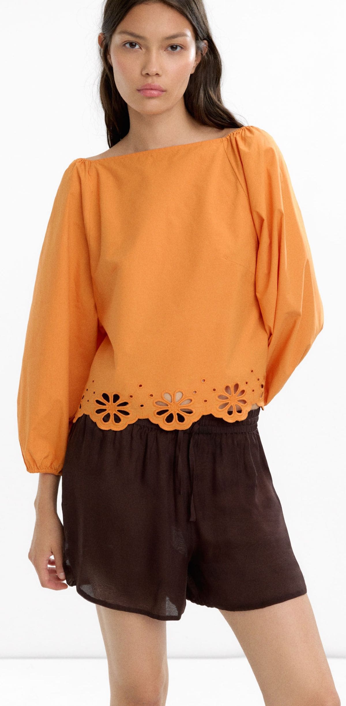 Blusa con bordados perforados de Parfois