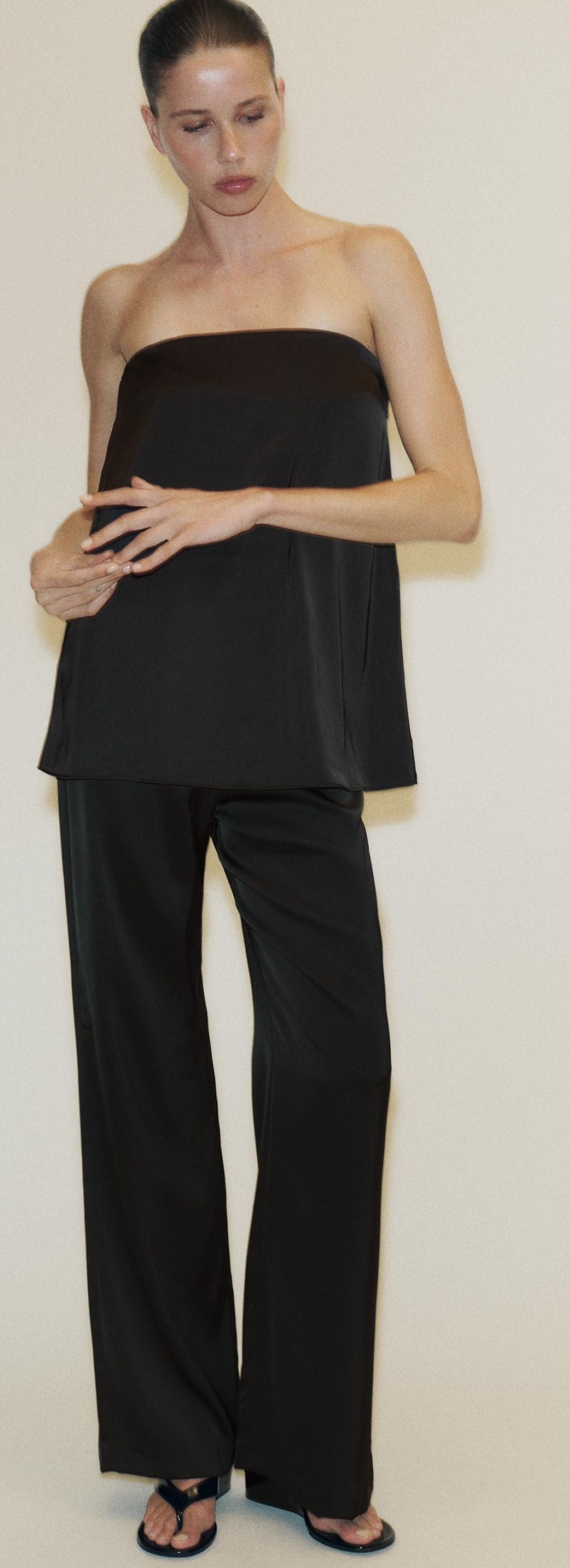 Pantalón satinado de tiro alto de Zara