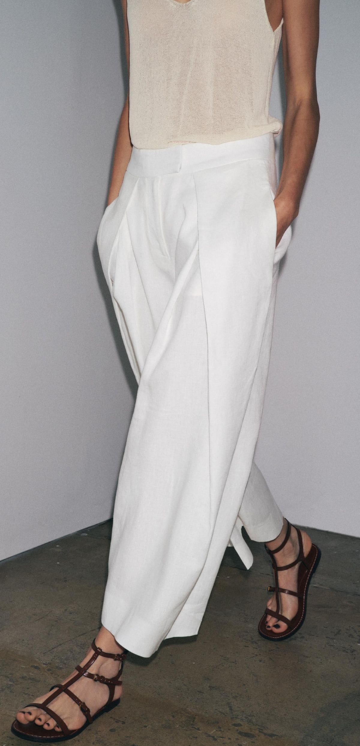 Pantalón volumen pinzas ZW Collection de Zara